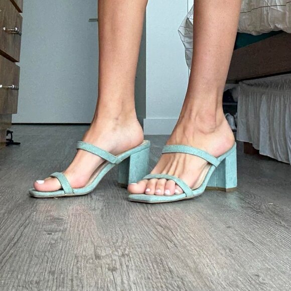 Macy's Women's Green Courts - Picture 3 of 4